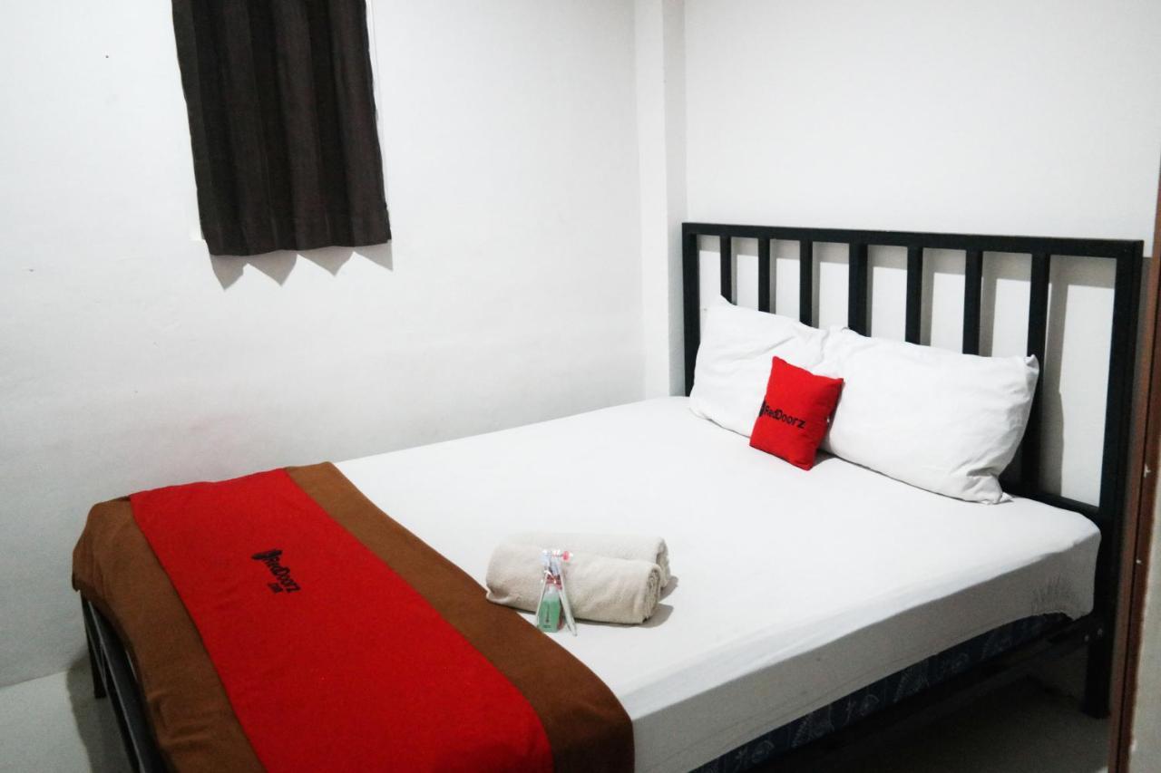 Reddoorz At Jalan Somba Opu Losari Makassar Exterior photo