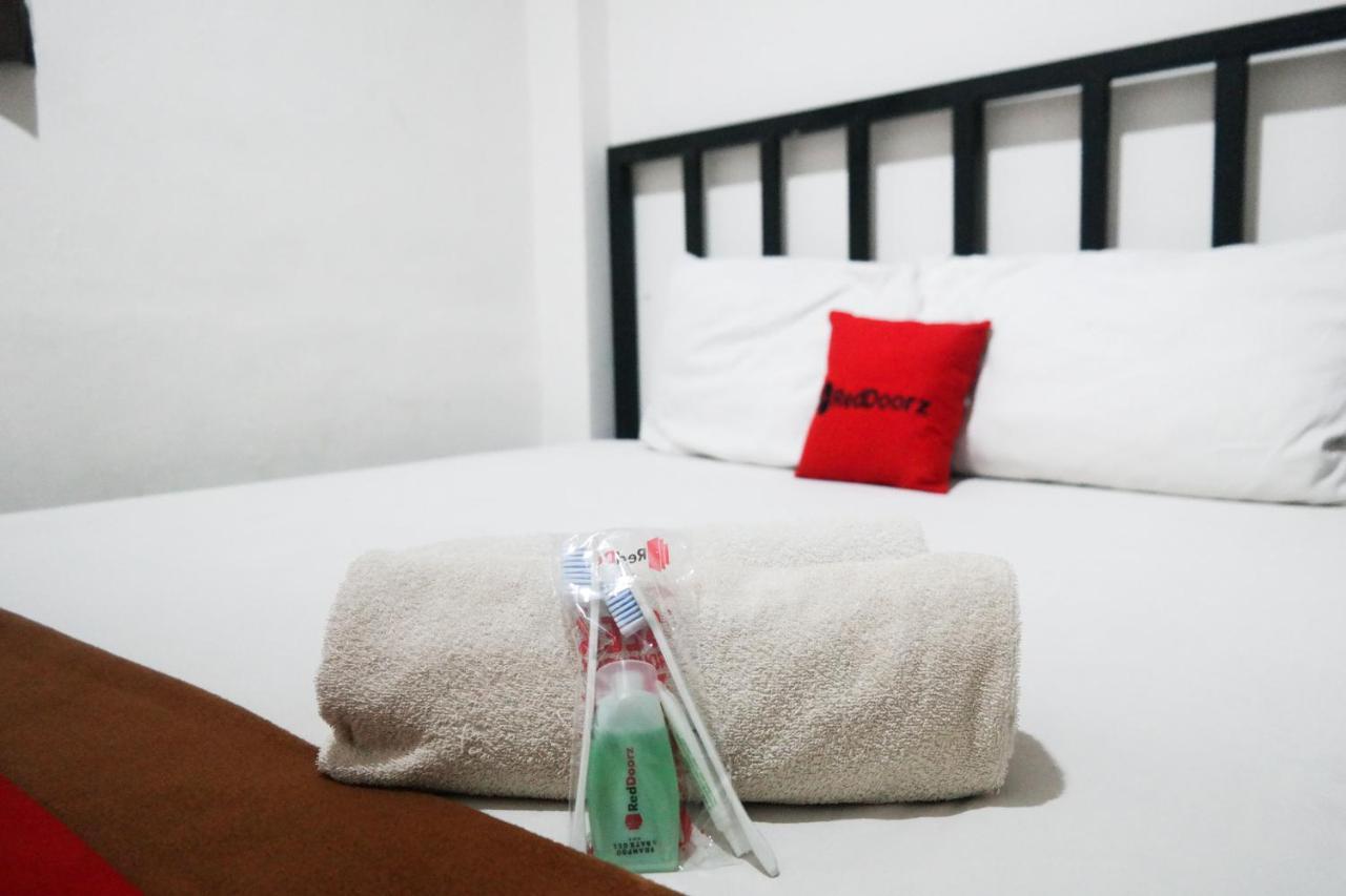 Reddoorz At Jalan Somba Opu Losari Makassar Exterior photo