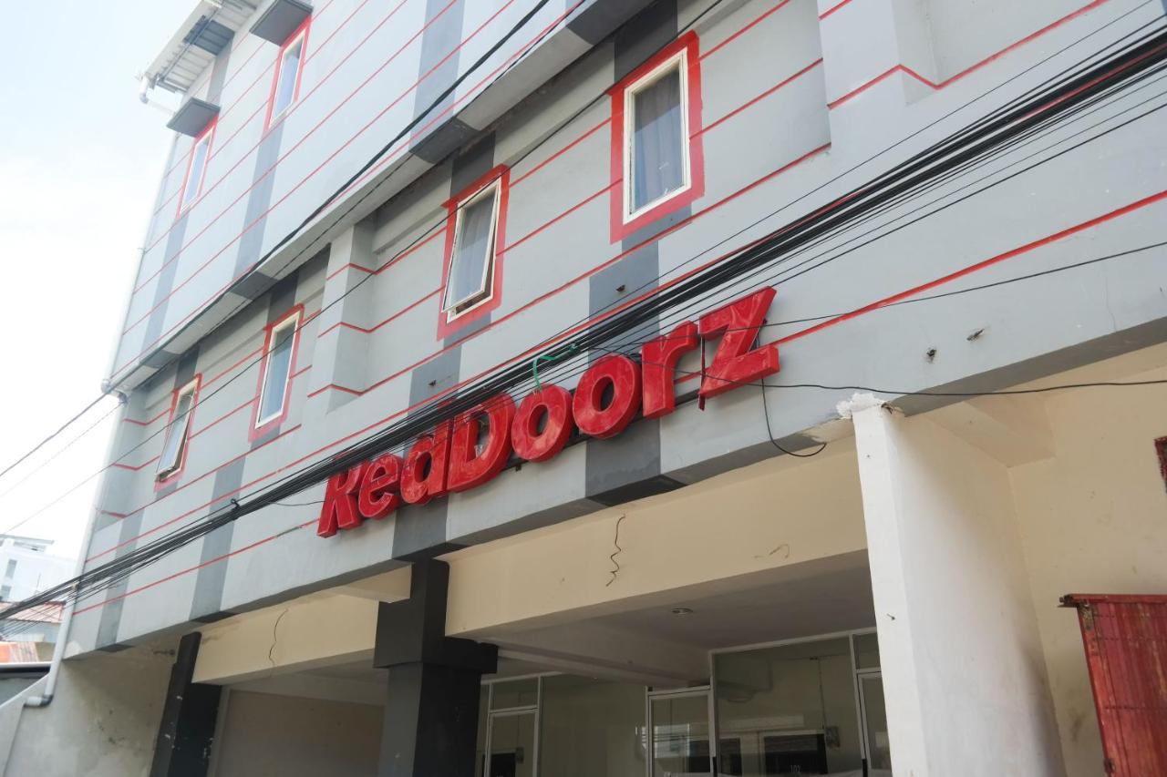 Reddoorz At Jalan Somba Opu Losari Makassar Exterior photo